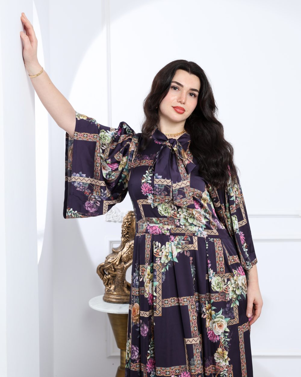 فستان حرير ناعم بقصه